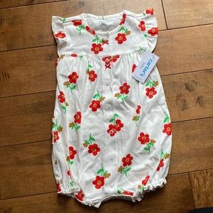 New Carter’s baby Romper with buttons